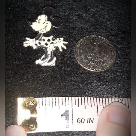 Disney Trading Pin 2010 Minnie Mouse Black & White Polka Dot Dress - Picture 2 of 4